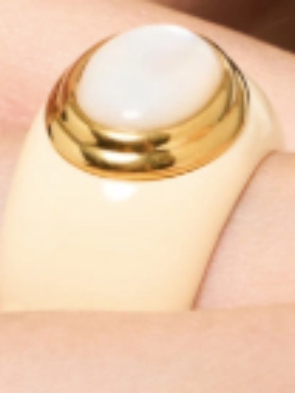 Stone Fruit-Core Ring Size 6-Cream Resin - Picture 2 of 3